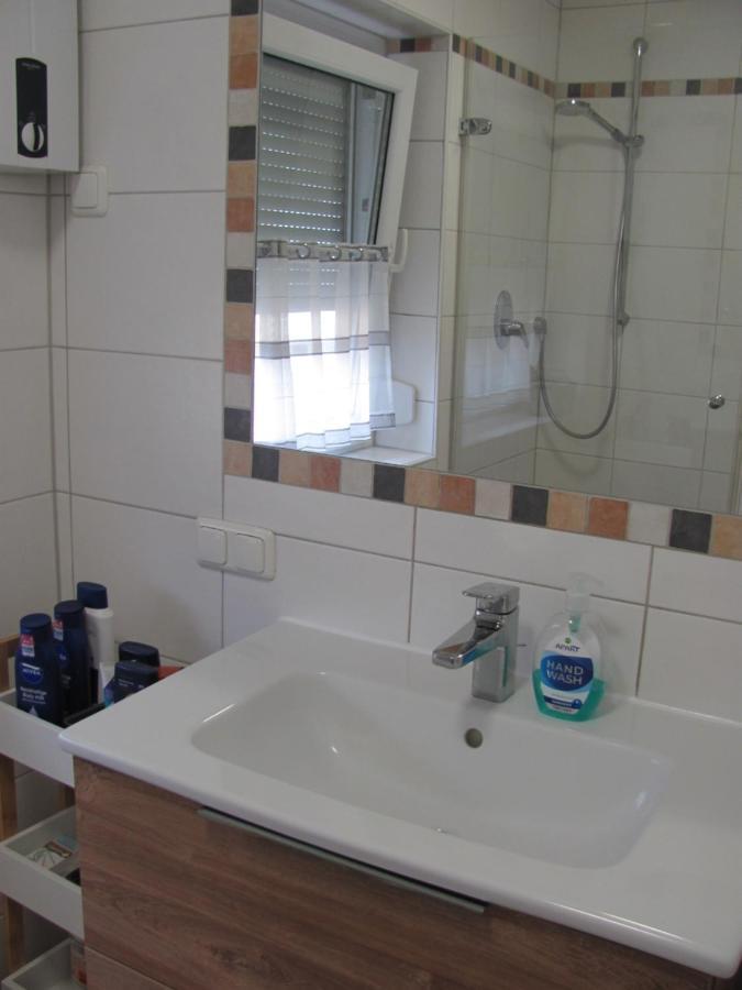 #2 Ruhiges Gemuetliches Ferienzimmer Mit 2 Einzelbetten Gemeinschaftsbad W-Lan Airport Nah Late Night Check In Haus Nr 9,5 Trunkelsberg エクステリア 写真