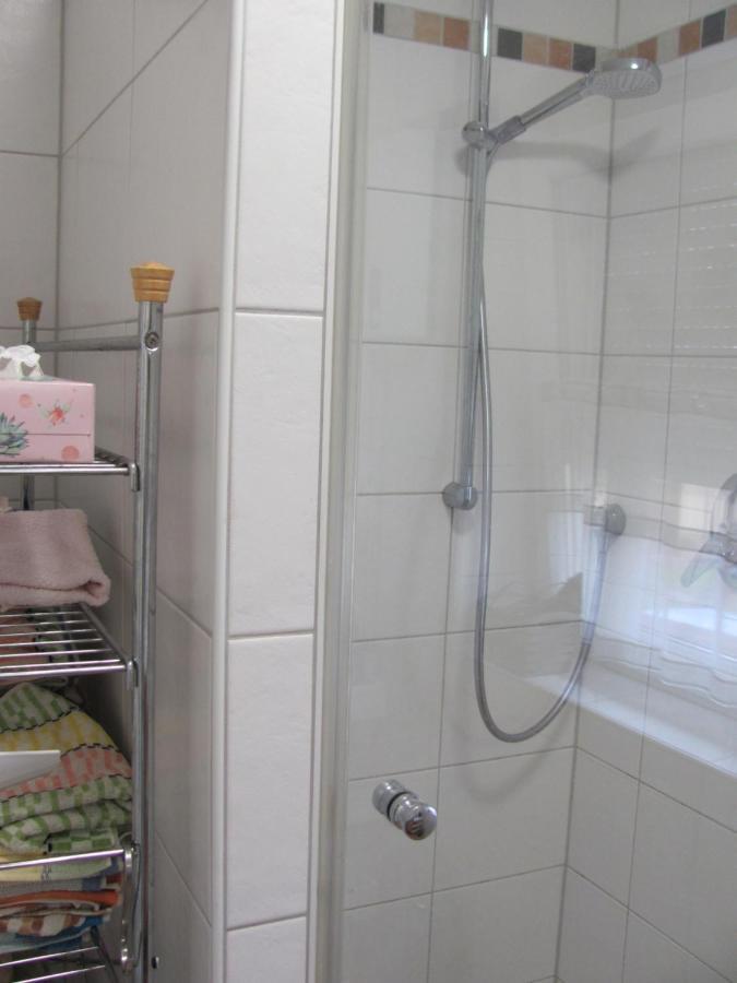 #2 Ruhiges Gemuetliches Ferienzimmer Mit 2 Einzelbetten Gemeinschaftsbad W-Lan Airport Nah Late Night Check In Haus Nr 9,5 Trunkelsberg エクステリア 写真